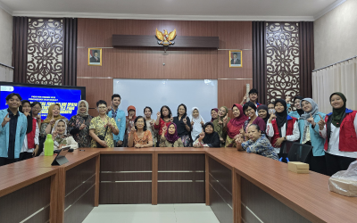 SMP Negeri 1 Kota Surakarta dan Fakultas Kedokteran UNS Gelar PKM HGR HKINES: Edukasi Pentingnya Aktivitas Fisik untuk Remaja dan Ibu PKK