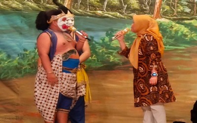 Warta Bengawan : Nguri nguri Budoyo,SMP Negeri 1 Surakarta main Wayang orang di GWO