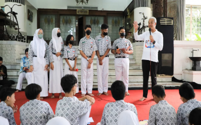 Jatengprov : Datangi Rumah Dinas Ganjar, Ratusan Siswa SMP Belajar Kebhinekaan, Pancasila, dan Integritas