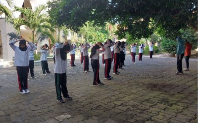Tim PKM HRG-HKINES FK UNS Gelar Edukasi Aktivitas Fisik untuk Mengatasi Sedentary Lifestyle di SMP Negeri 1 Kota Surakarta